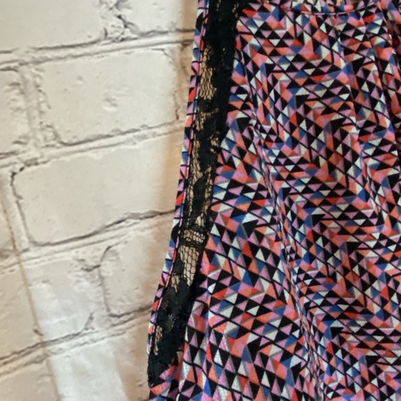 Geometric Print Tank - Picture 3 of 5